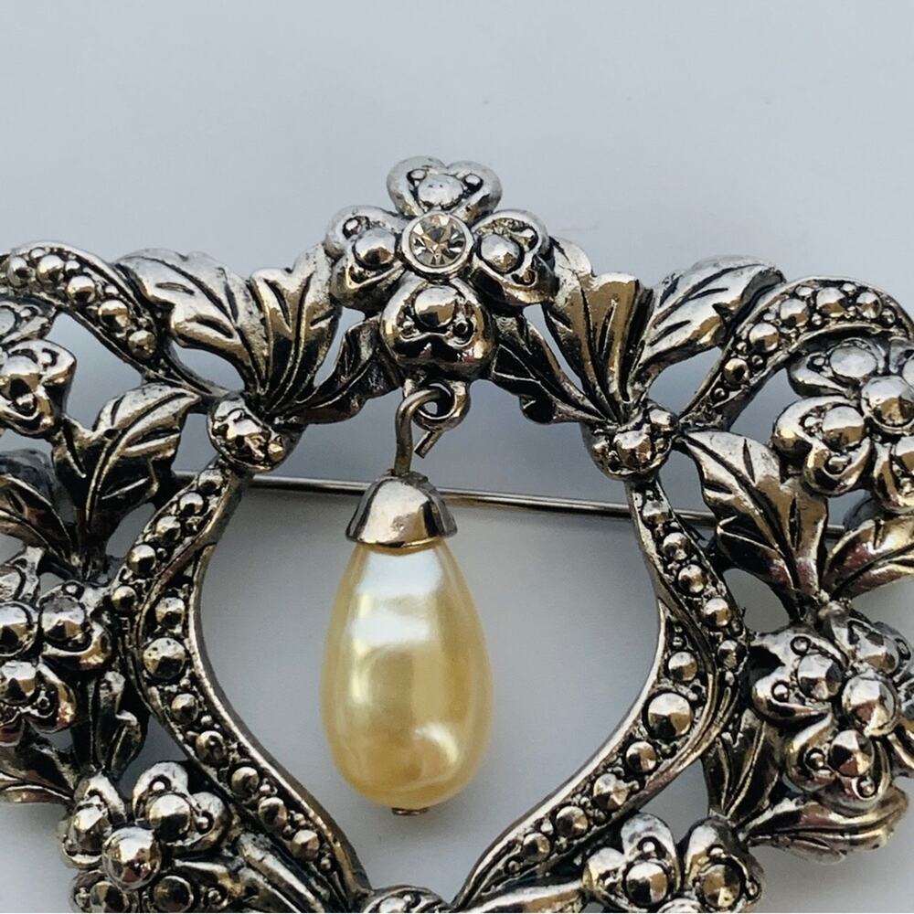 Vintage Pearl Brooch - Picture 2 of 7